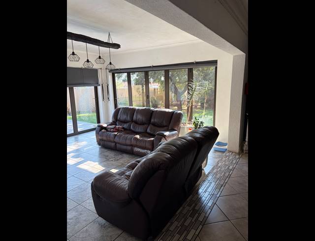4 BEDROOM HOUSE FOR SALE IN RIVERSDALE